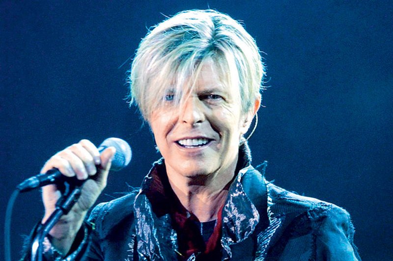 Številni že navdušeno komentirajo Bowiejevo vrnitev na glasbeno sceno in hvalijo njegovo novo pesem. »Bowiejev novi singel me je spravil v jok. To so bile solze veselja,« je napisal njegov kolega Boy George.  (foto: Profimedia.si)