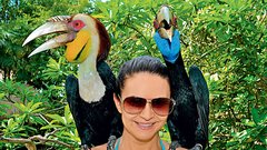 Marijana je bila presrečna ob fotografiranju v barvitem parku ptic na Baliju. Fotografija je bila na koncu videti kot dopustniška razglednica. Pohvalno.