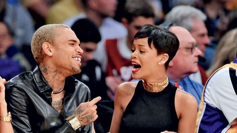Rihanna: Chris jo spravlja v smeh