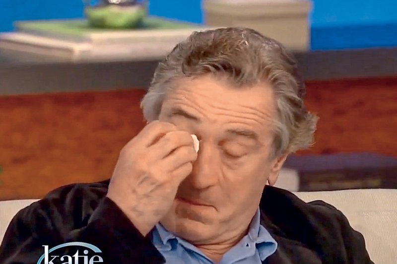 Ko mu je voditeljica zastavila vprašanje o bipolarni motnji, o kateri govori njegov najnovejši film Silver Linings Playbook, De Niro ni mogel zadržati solz. (foto: Profimedia.si)