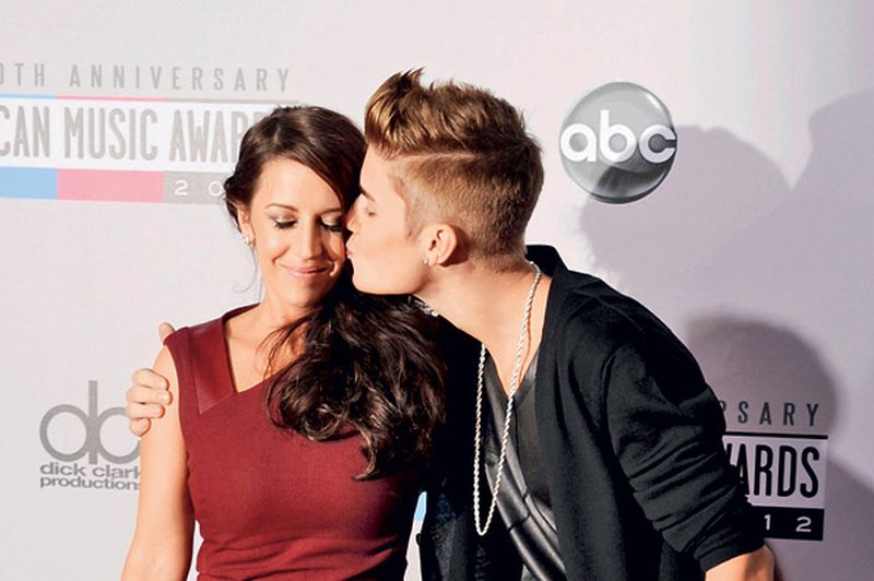 Menda se celo Justinova mama trudi, da bi se njen slavni sin in Selena pobotala, ker meni, da igralka dobro vpliva nanj.  (foto: Profimedia.si)