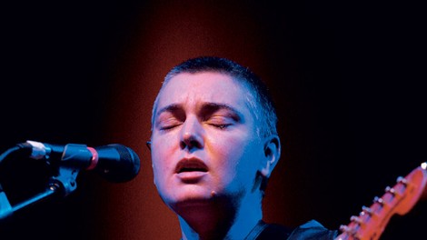 Sinéad O'Connor: Papež bi moral že zdavnaj odstopiti
