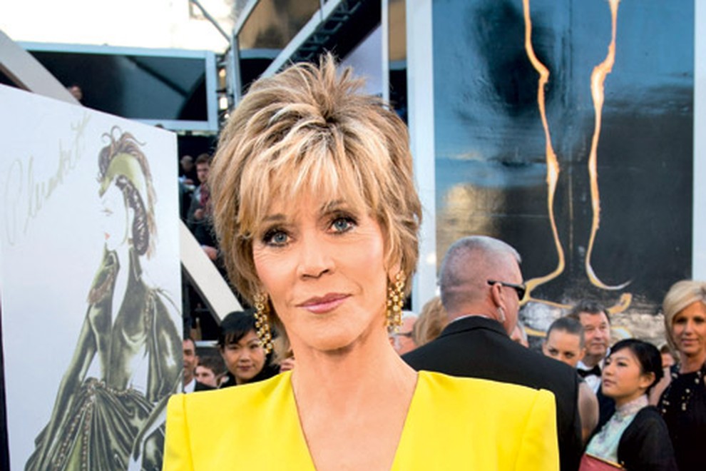 Izkušena zvezdnica Jane Fonda je opozorila, da podelitev oskarjev predvajajo po vsem svetu, da jo spremljajo družine z otroki in da takšni skeči, kakršnega je izvedel Seth, niso niti najmanj primerni. 