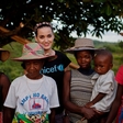 Katy Perry obiskala otroke na Madagaskarju
