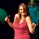 Pevka Anja Rupel je po dolgem času spet pokala od energije na odru.  (foto: Sašo Radej)