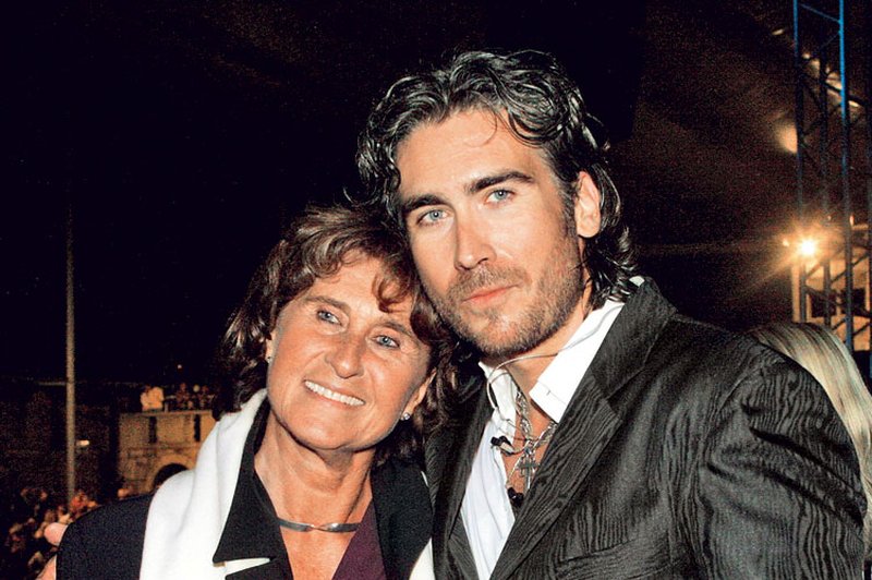 Jan Plestenjak z mamo Doro (foto: Goran Antley)