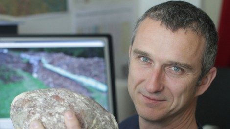 Geolog Dr. Miloš Bavec: "Ne bi nam škodilo, če bi manj svinjali Zemljo!"