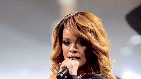 Zakaj je Rihanna jokala na odru?