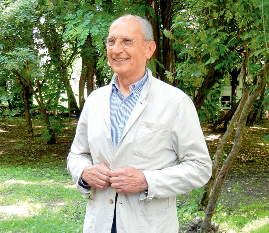 Tja je Oliver prihajal spremljat olimpijske igre. »Tam sva se prvič zagledala. Nosila je rumen pulover, sivo krilo zvončastega kroja …