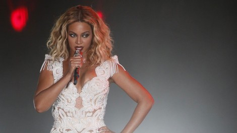 Nori oboževalec Beyoncé potegnil z odra