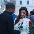 Kanye West je Kim zaprosil za roko!