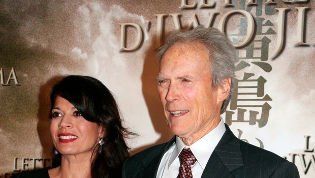 Clint in Dina Eastwood v Parizu v začetku oktobra 2013. (foto: profimedia)