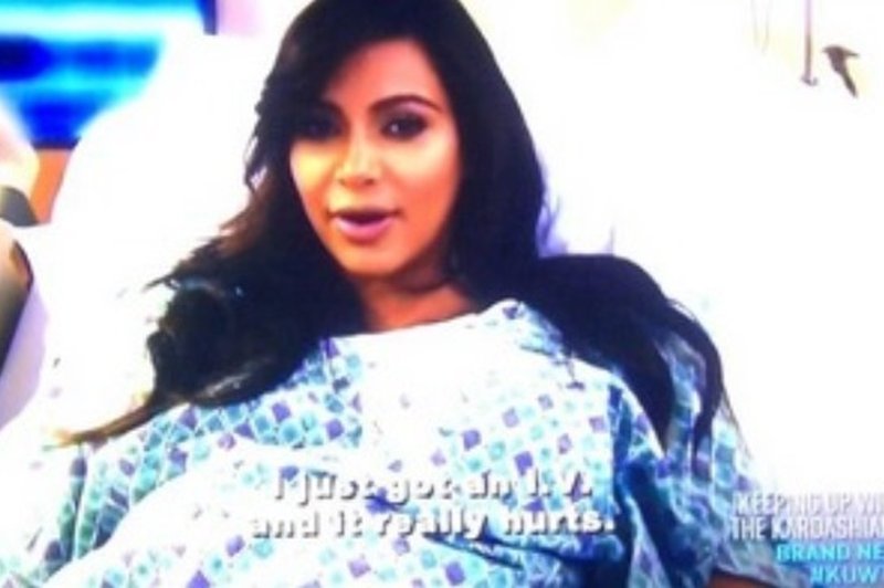 Kim Kardashian rodila v zadnji epizodi serije Keeping Up With Kardashians (foto: eonline / twitter)