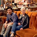 S soigralcem Kangjingom Qiujem sta sedela na slavnem kavču iz serije Prijatelji.  (foto: osebni arhiv)