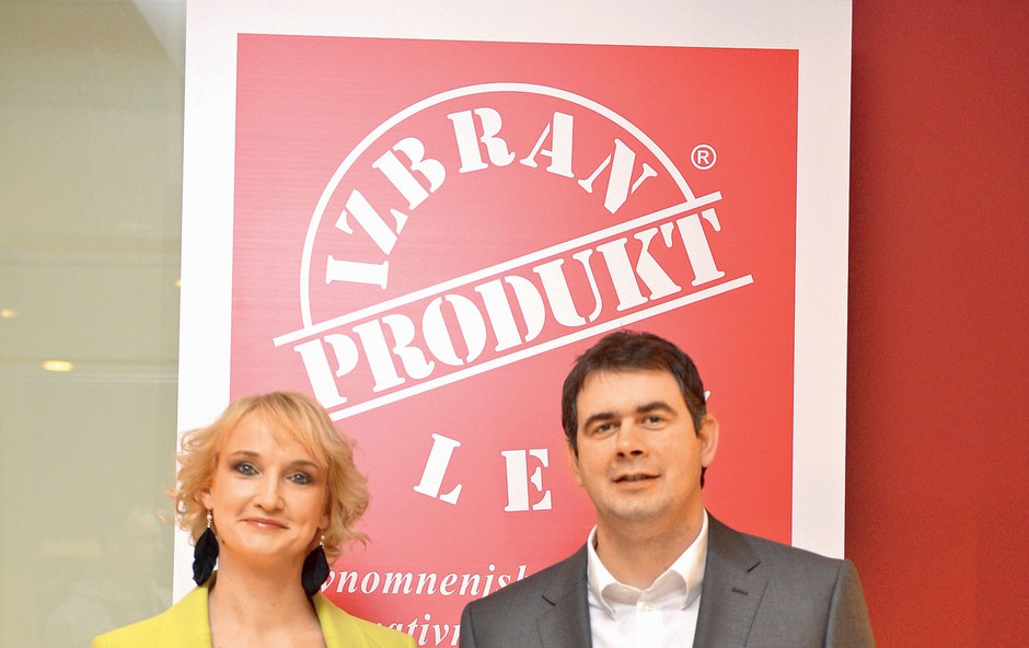 Za projektom Produkt leta stojita 
vodja prodaje Romana Muha in 
direktor Gregor Gorenc. (foto: Primož Predalič)