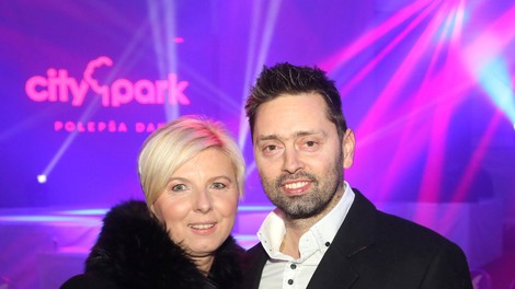 Bivša žena Damjana Frasa po grdi ločitvi povsem spremenjena, danes je videti takole in res je prava lepotica