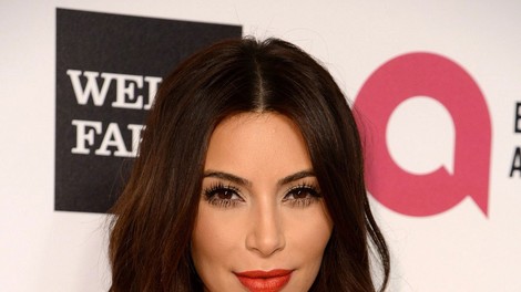 Vas zanima, kako je Kim Kardashian videti brez ličil?