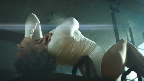 Kylie Minogue za Sexercize posnela noro seksi spot