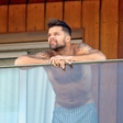 Ricky Martin ujet v spodnjih hlačah