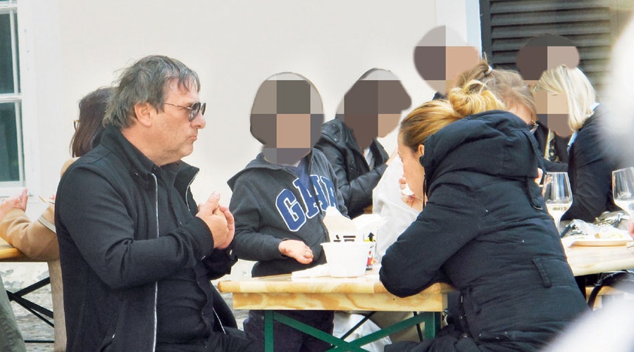 Sredi kosila ... (foto: revija Story)
