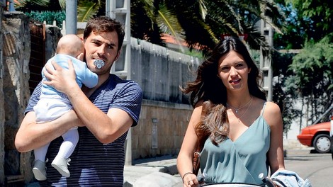 Iker Casillas ujet z izbranko in sinkom