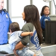 Kim Kardashian s hčerkico tarča paparacev