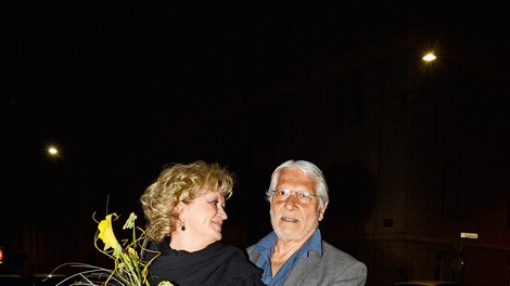 Boris Cavazza in Ksenija Benedetti romantična na dežju