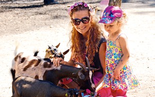 Tia Anna Paynich s hčerko uživala v živalskem vrtu