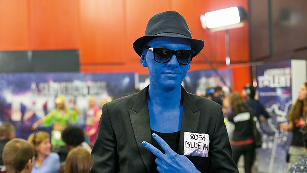 Za masko Blue Mana se skriva mladi pevec Matej Hribernik. (foto: Helena Kermelj)