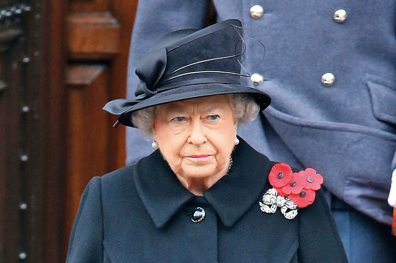 O tem, kdaj se bo 88-letna kraljica umaknila s prestola, se nenehno pojavljajo nove in nove špekulacije. (foto: Profimedia)