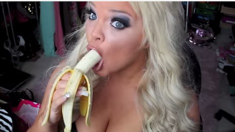 Ta "obdelava" banane razburila znane Slovenke