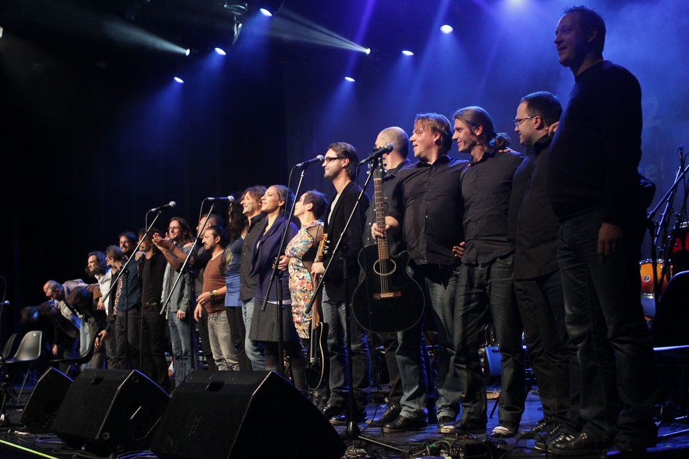 Foto s koncerta Izštekanih 10 v Kinu Šiška