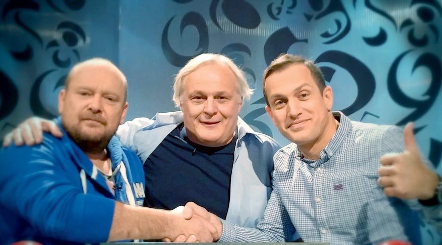Jure Košir se je znašel v vlogi tekmovalca, otroci pa so ga z glasnim aplavzom spodbujali s tribun. (foto: Revija Lea)