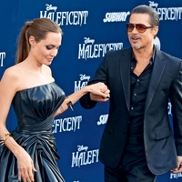 Zakonca Jolie in Pitt naj bi v 2015 spet zibala, pravi astrologinja