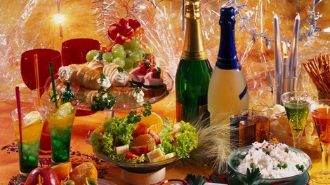Večina Slovencev bo novo leto pričakala doma