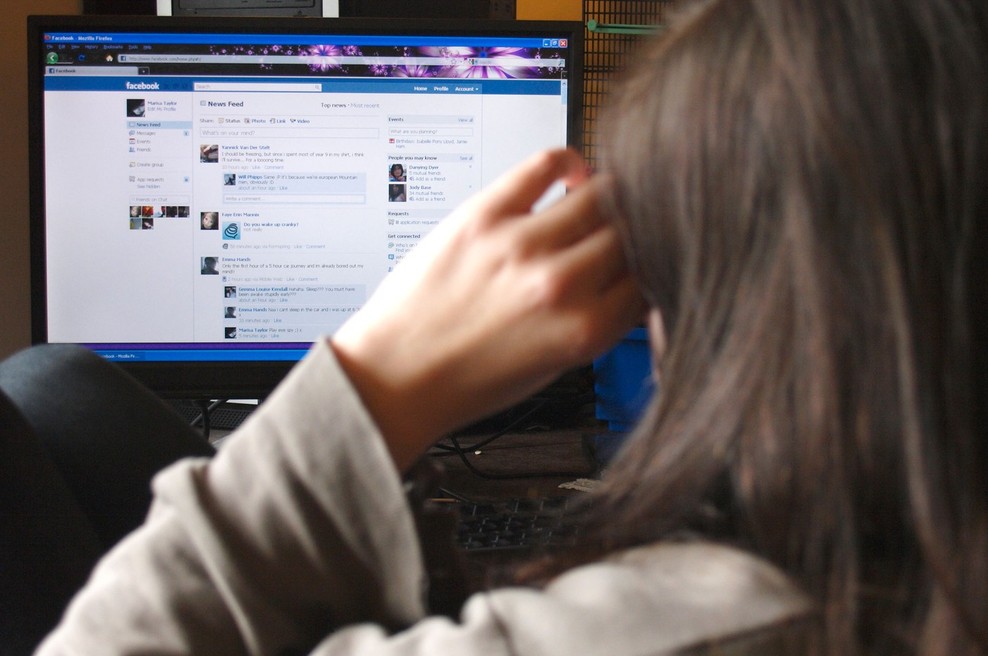 Poglejte si, kdo si ogleduje vaš FB profil! (foto: profimedia)