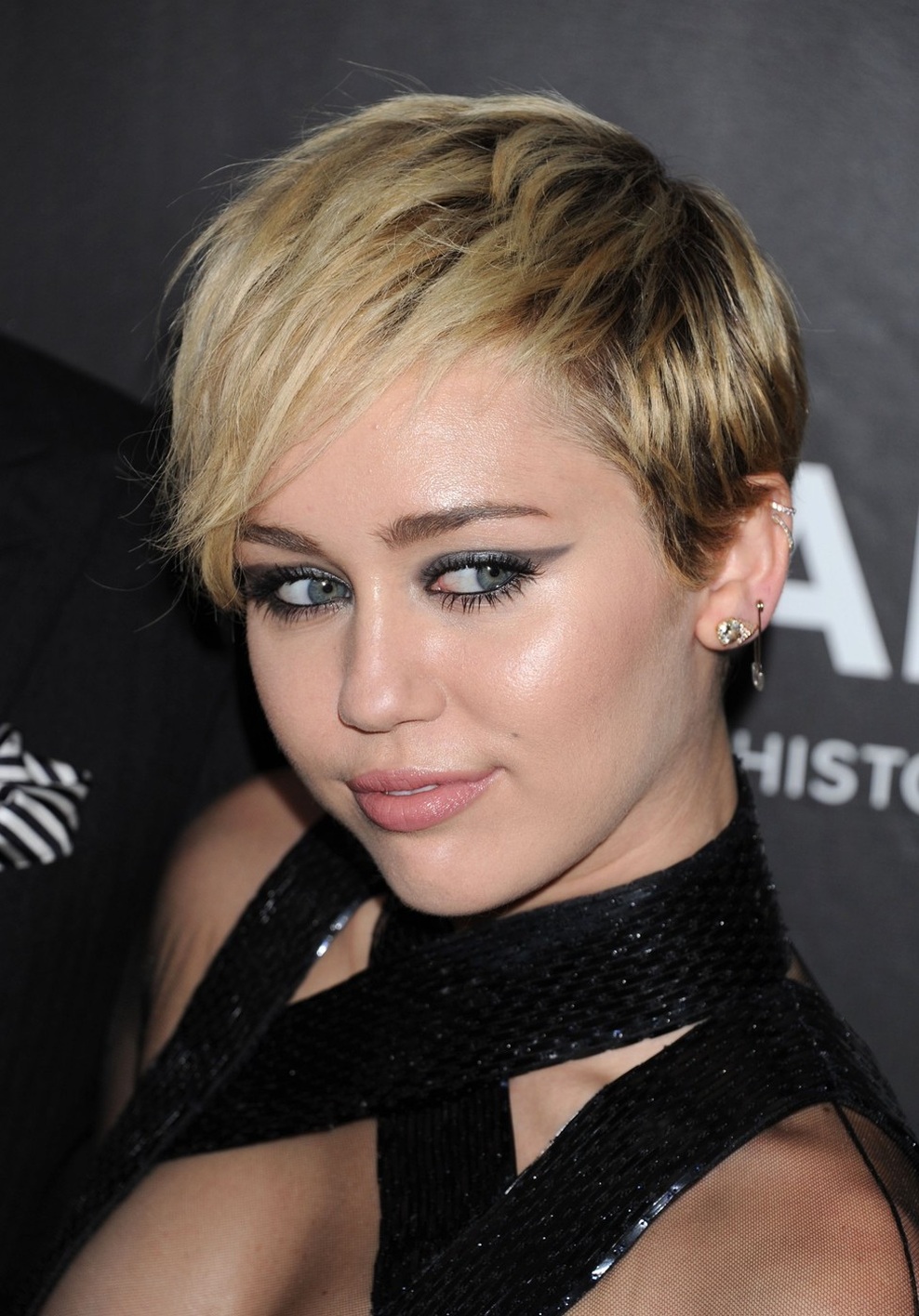 Ali uganete, kdo je ta deklica?