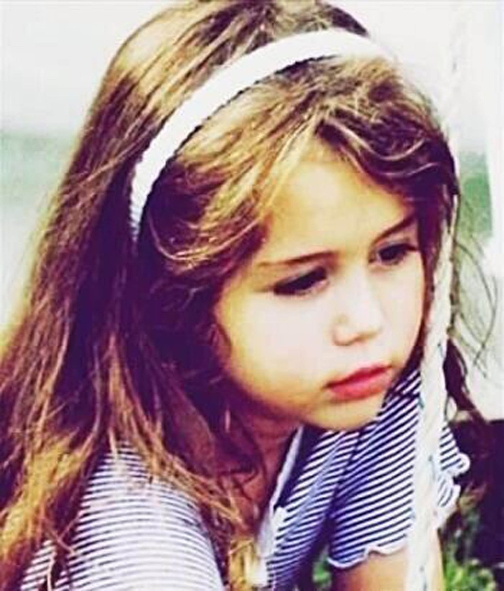 Ali uganete, kdo je ta deklica?