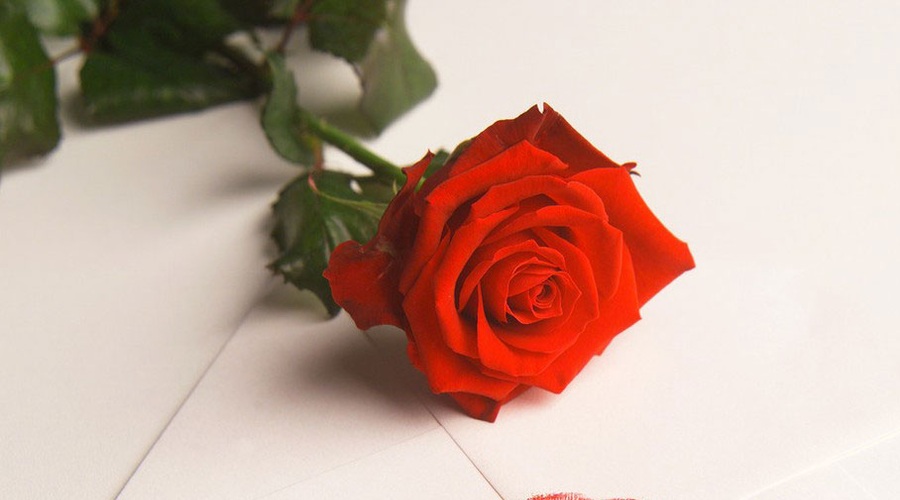 Rdeča šminka za božansko zapeljive ustnice (foto: profimedia)