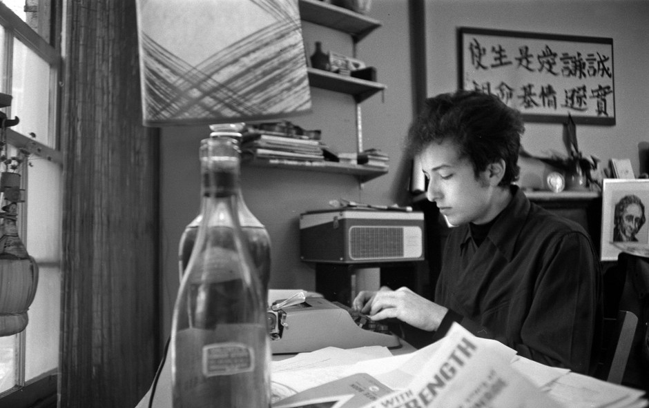 Bob Dylan - pesnik s kitaro ni nič manj pesnik! (foto: profimedia)
