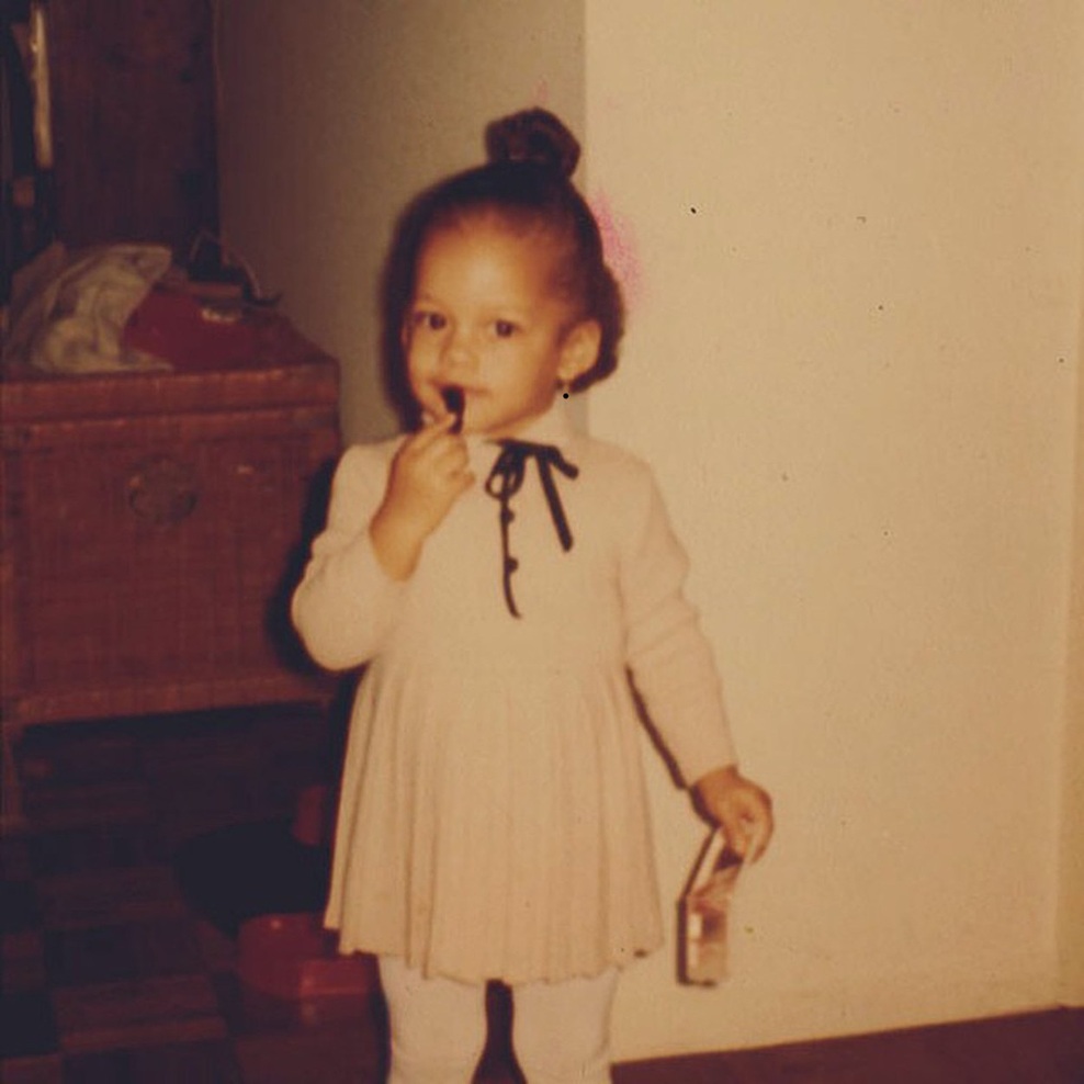 Le kdo bi lahko bila tale deklica?