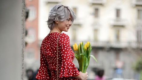 Pestrost stilov modni navdušenk na ulicah Milana