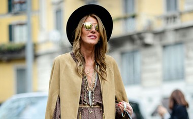 Pestrost stilov modni navdušenk na ulicah Milana