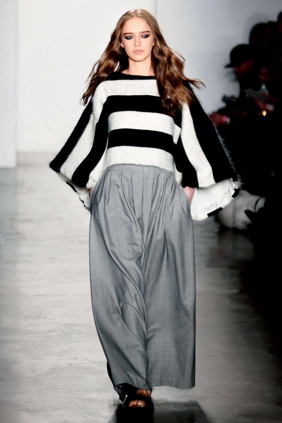 Lahkotni padec in modni volumen