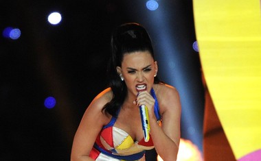 Katy Perry navdušila s senzacionalnim nastopom na Super Bowlu