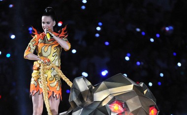 Katy Perry navdušila s senzacionalnim nastopom na Super Bowlu