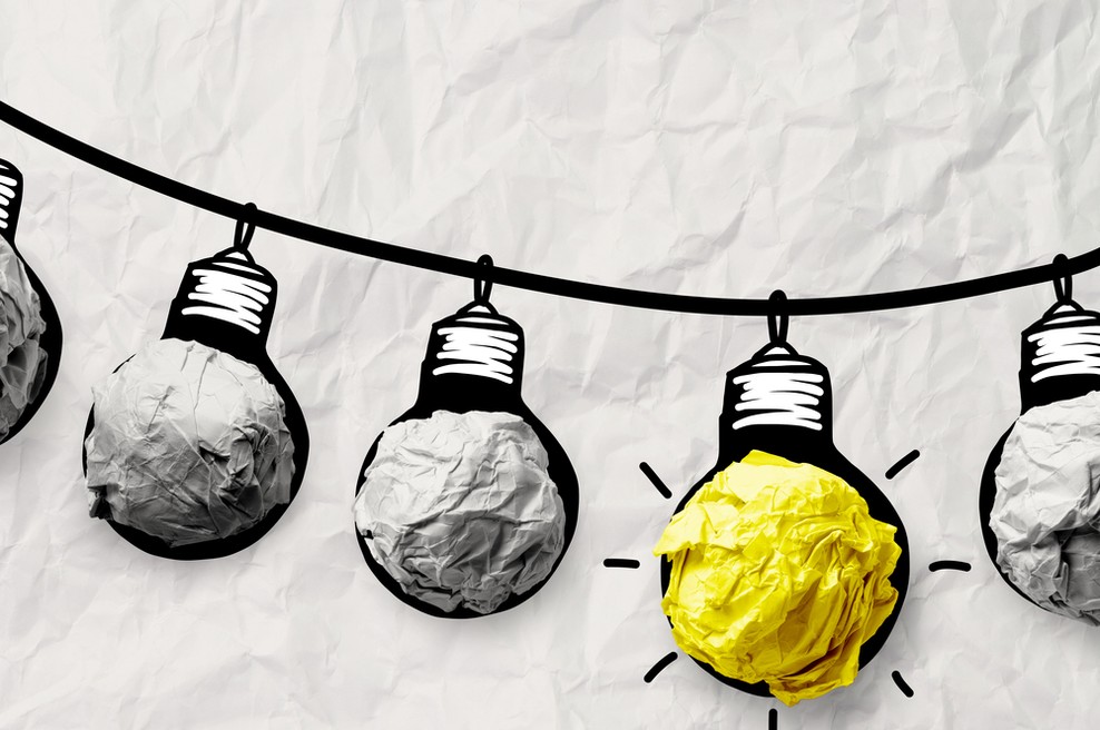 'Mladi naj se sami angažirajo s startupi, saj bodo dinozavri iz ministrstva prej izumrli!' (foto: shutterstock)