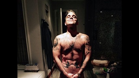 Robbie Williams je z golo fotografijo želel zlomiti internet!
