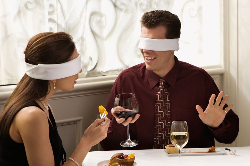 Da ne bomo čisto slepi na zmenku na slepo (foto: Profimedia)