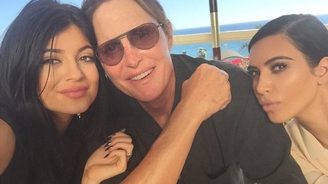 Bruce Jenner je zaradi nedavne nesreče s smrtnim izidom v vse večjih škripcih